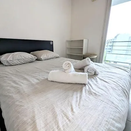 Reflet Yourhosthelper Apartment