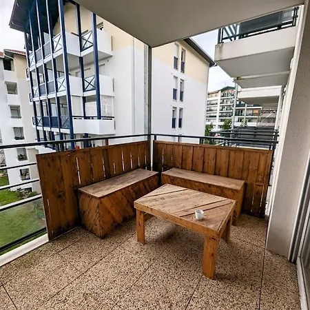 Reflet Yourhosthelper