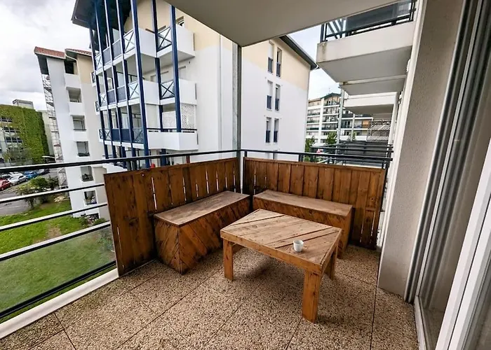 Reflet Yourhosthelper